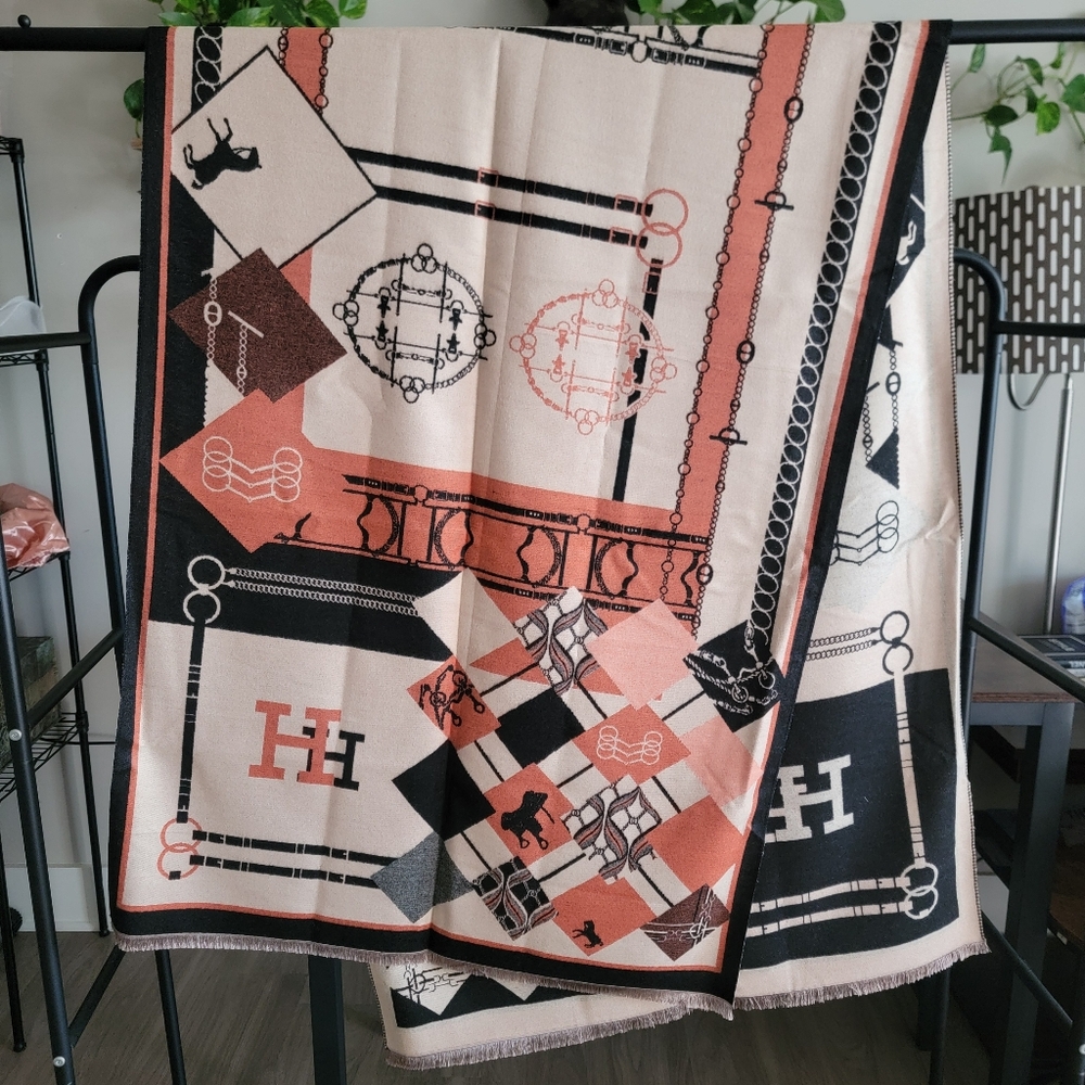 Stylish Geometric Patterned Scarf